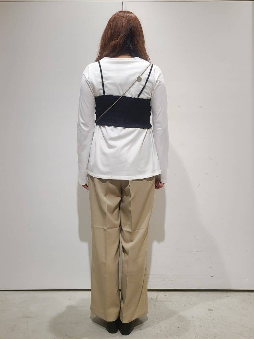 hmさんの「OPAQUE.CLIP｜◆《ツインセット》シャーリングビスチェ&times;ロングTシャツ【洗濯機洗い可】」を使ったコーディネート