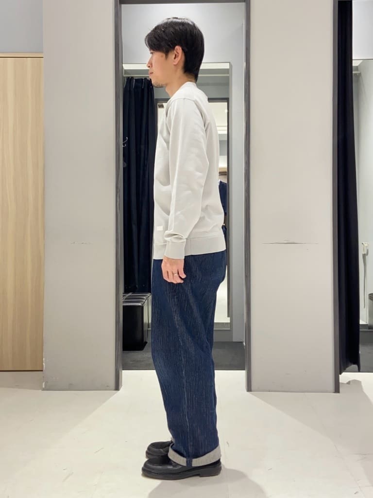 わいずみさんの「TAKEO KIKUCHI｜【多機能・軽量】シャドーライン リュック」を使ったコーディネート