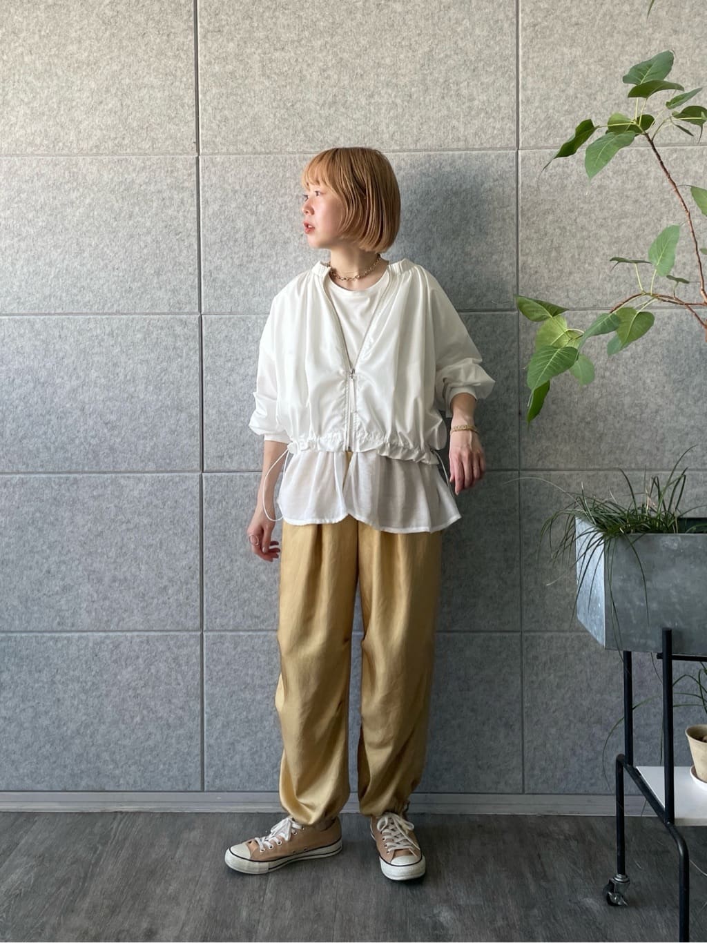 mikuさんの「INDIVI｜◆ドレープサテンパンツ」を使ったコーディネート