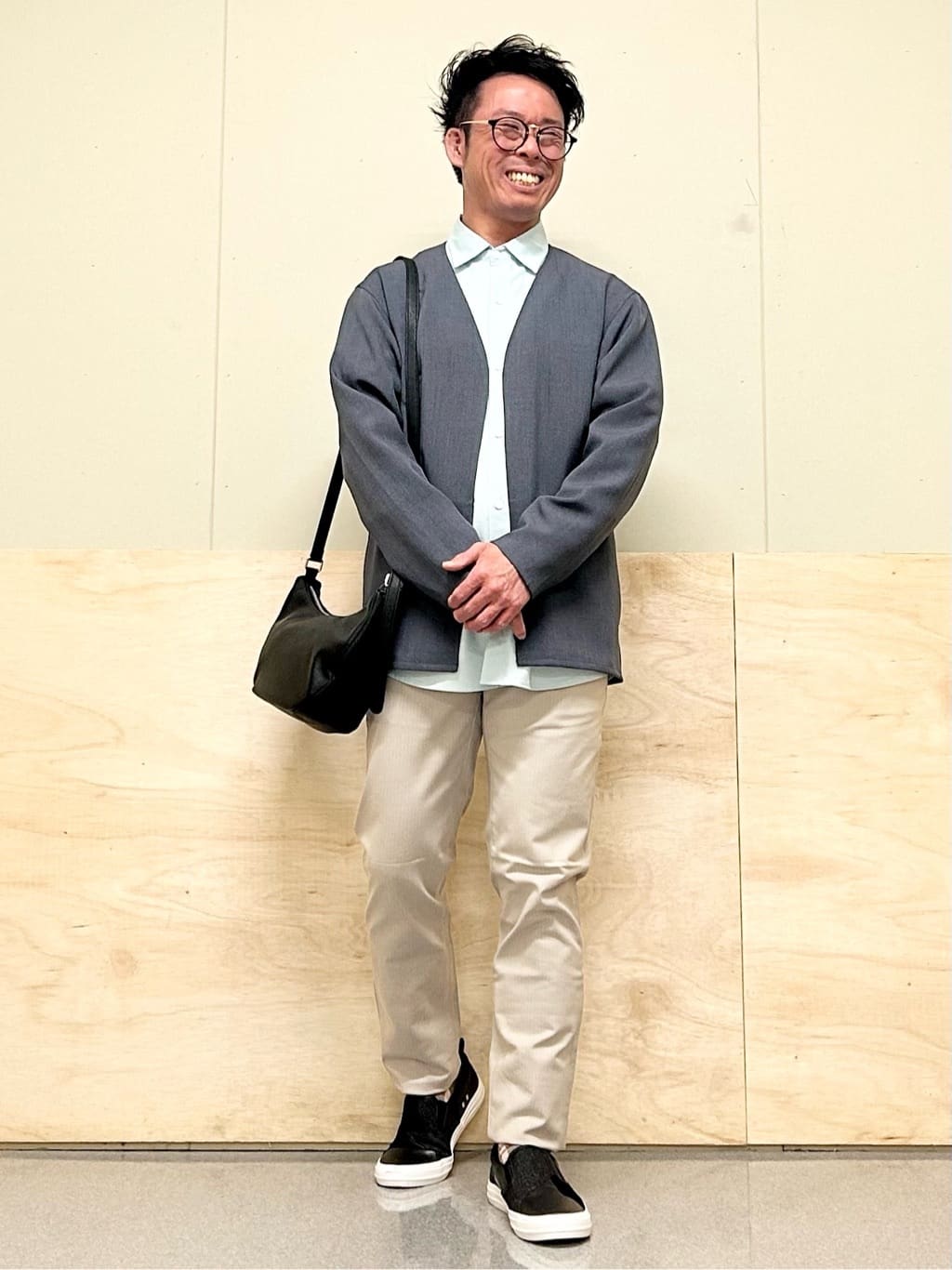 KENJI Iさんの「THE SHOP TK｜【オールシーズン穿ける！】7DAYSストレッチへリンボンパンツ　ON&hArr;OFF兼用」を使ったコーディネート