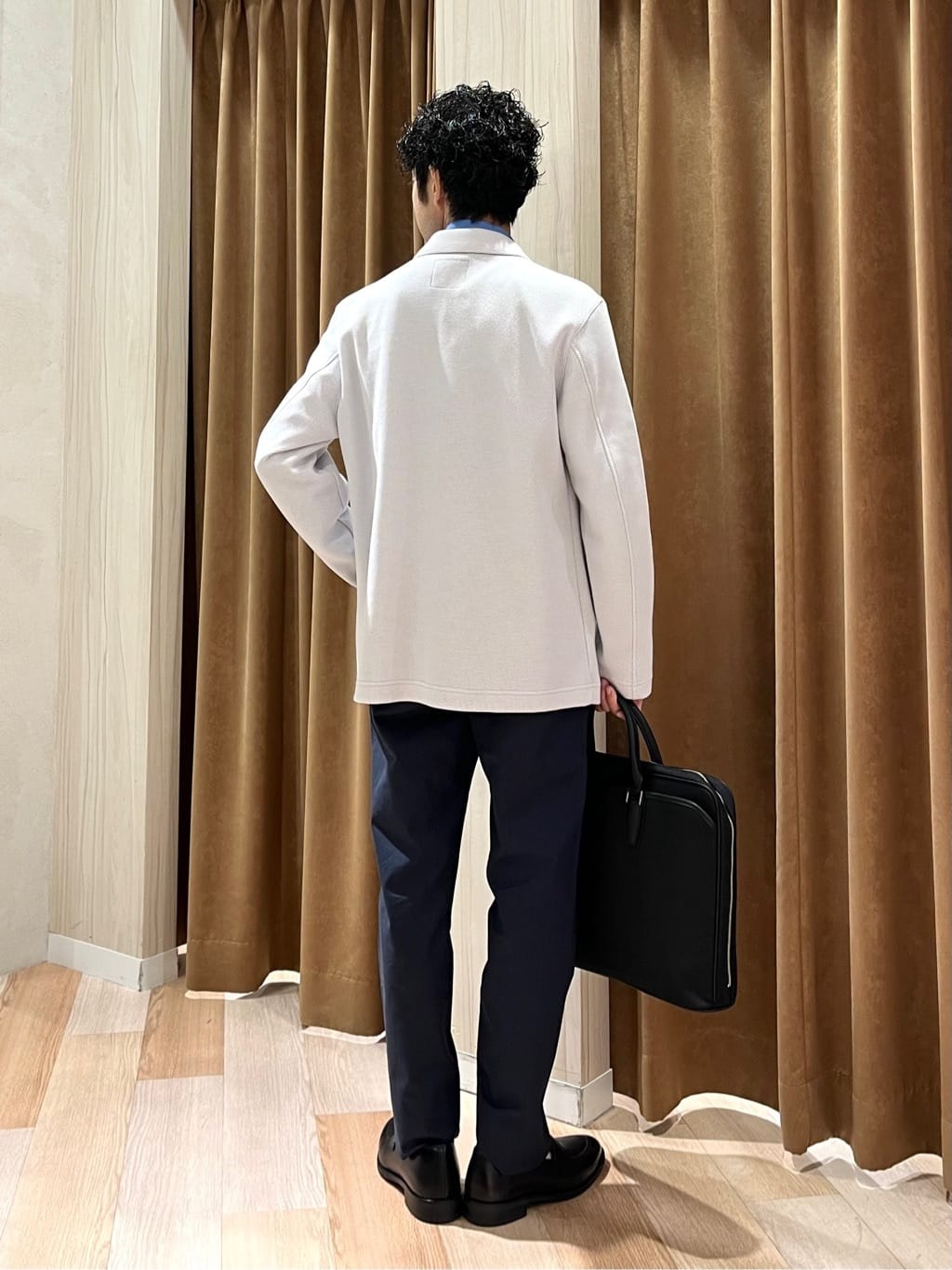 URAさんの「TAKEO KIKUCHI｜【全7サイズ&times;8色展開！】トップマルチヘリンボン パンツ」を使ったコーディネート