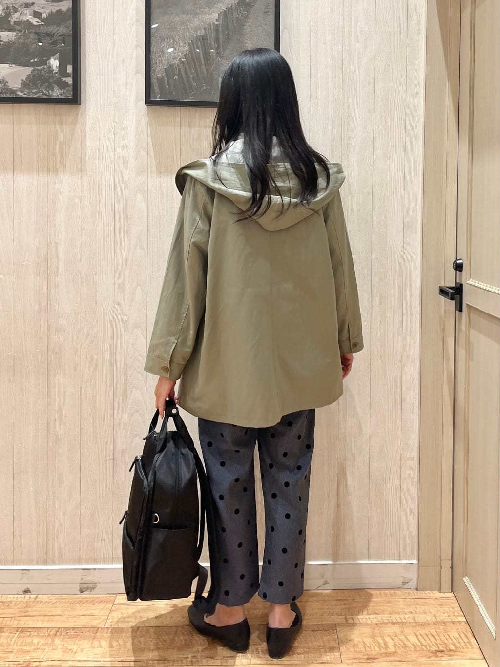 youさんの「SHOO･LA･RUE｜◆【S-LL/撥水/花粉対策】フーディーテントブルゾン」を使ったコーディネート