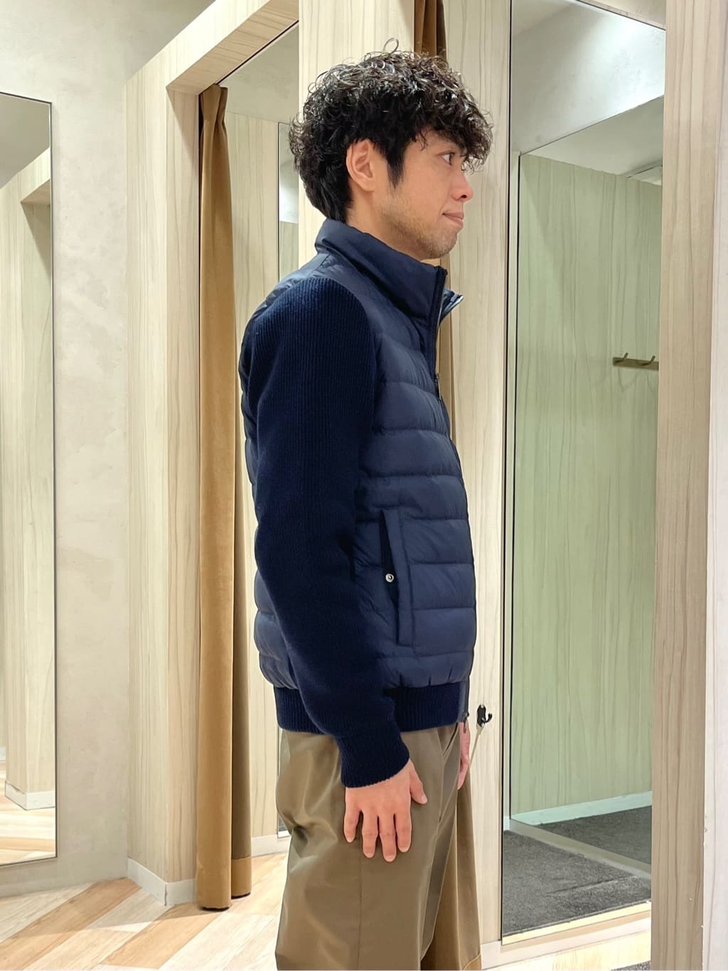URAさんの「TAKEO KIKUCHI｜【オフィスカジュアル対応】ドレス チノパンツ」を使ったコーディネート