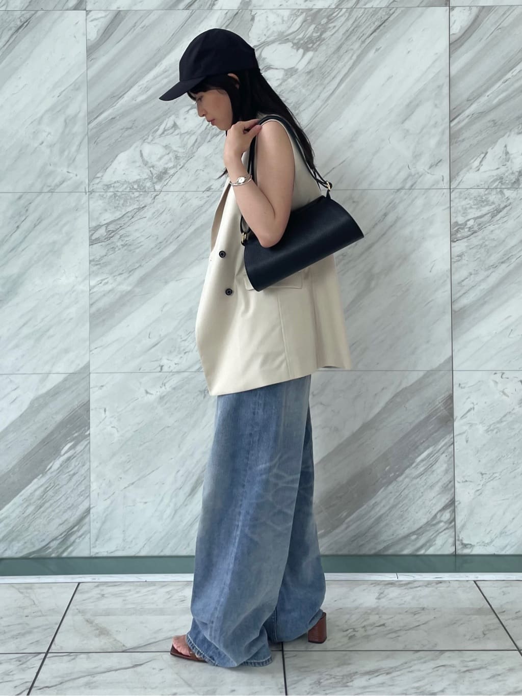 arisaさんの「DRESSTERIOR｜ヴィンテージ加工ワイドデニムパンツ」を使ったコーディネート