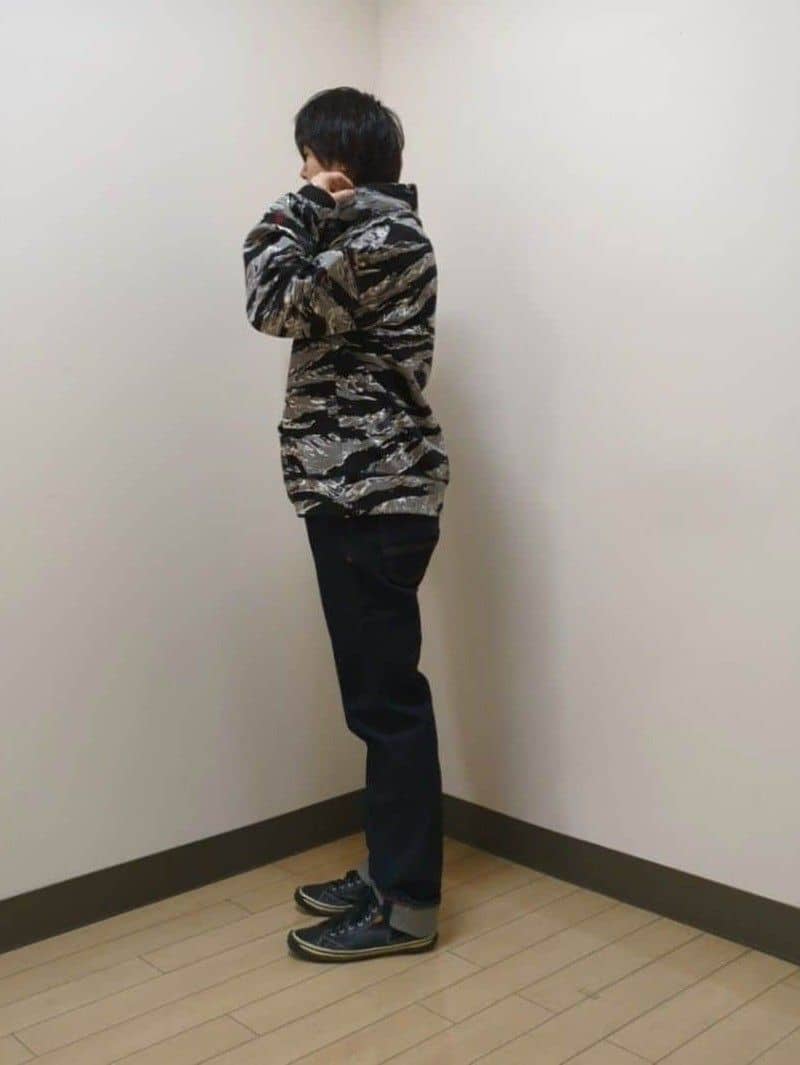 あきやまさんの「TAKEO KIKUCHI｜【モンスターストレッチ】日本製 ワンウォッシュ デニムパンツ」を使ったコーディネート