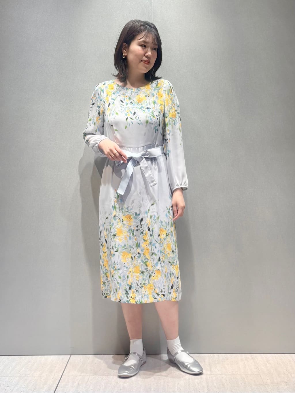 konamiさんの「INDIVI｜◆【接触冷感／アンサンブル可】裾スカラップニットボレロ」を使ったコーディネート