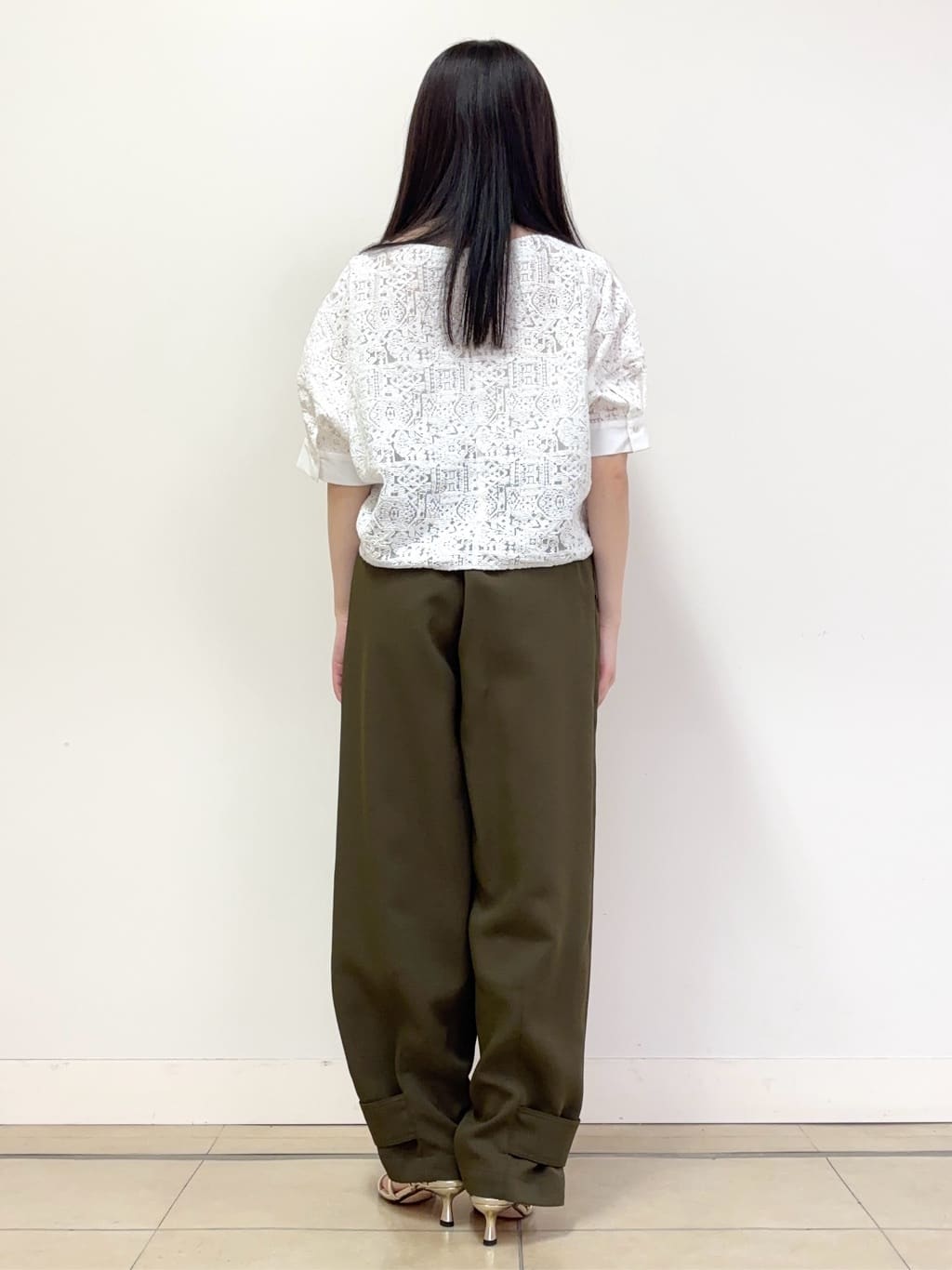 あやかさんの「UNTITLED｜◆【トレンド/手洗い可】ミリタリーライク カーブパンツ」を使ったコーディネート