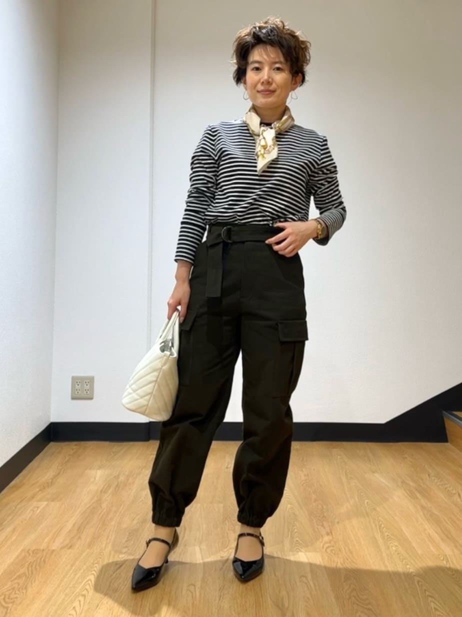 MAYUMIさんの「UNTITLED｜【手洗い／58cm正方形】ベルトプリントスカーフ」を使ったコーディネート