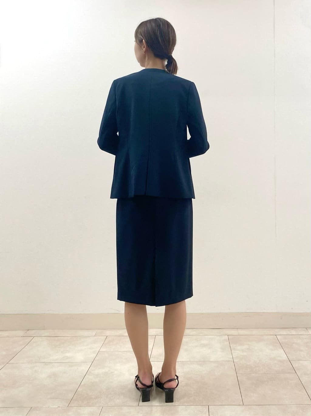 shioriさんの「INDIVI｜【洗える/UVケア/エコ/日本製】ストレッチ ストレートスカート」を使ったコーディネート