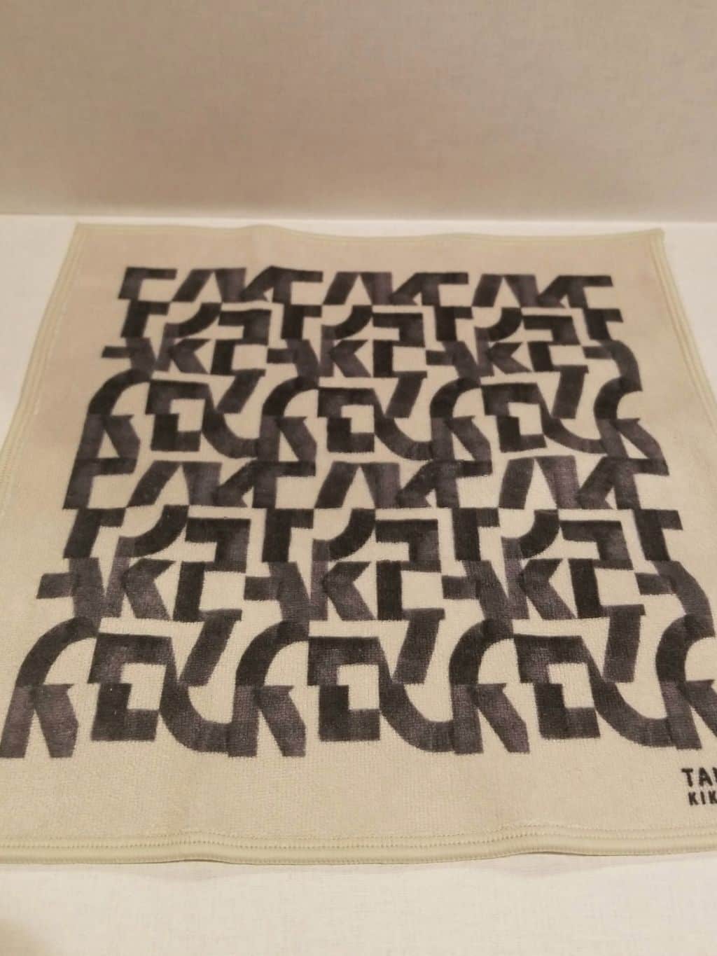 ヨーダさんの「TAKEO KIKUCHI｜◆パズル柄フォンカチ」を使ったコーディネート