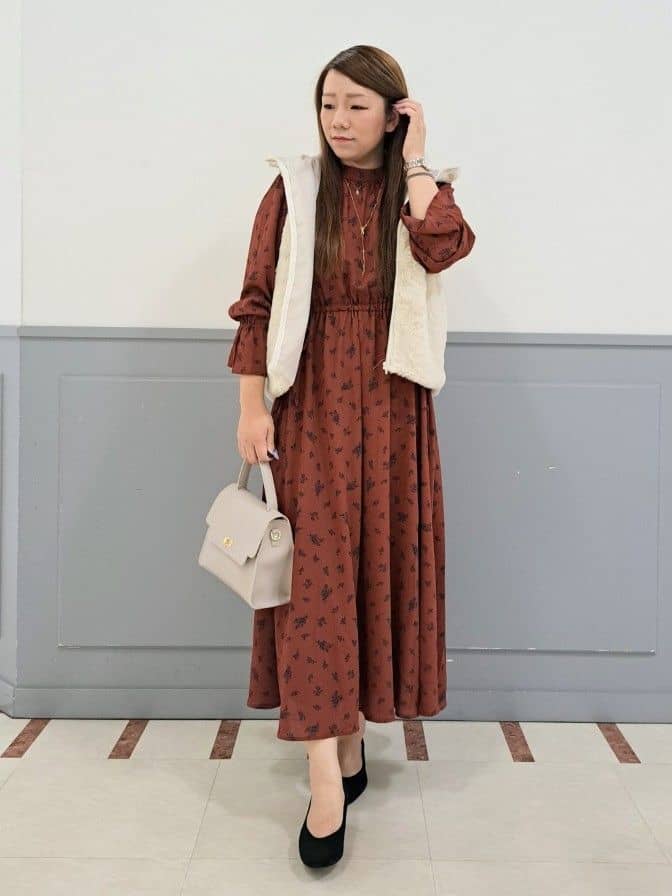 まーみんさんの「grove｜【ふわっと心地よい足入れ】やわここち(R)Vカットパンプス」を使ったコーディネート