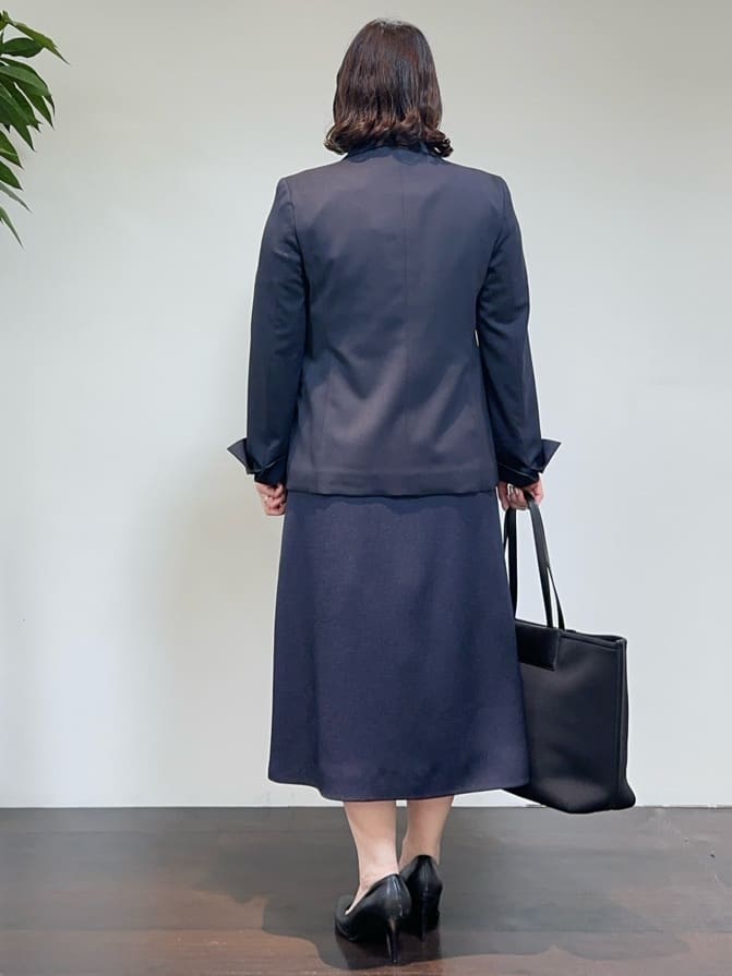 Asamiさんの「UNTITLED｜【洗える通勤スーツ】レジェールギャバ ストレッチテーラードジャケット」を使ったコーディネート