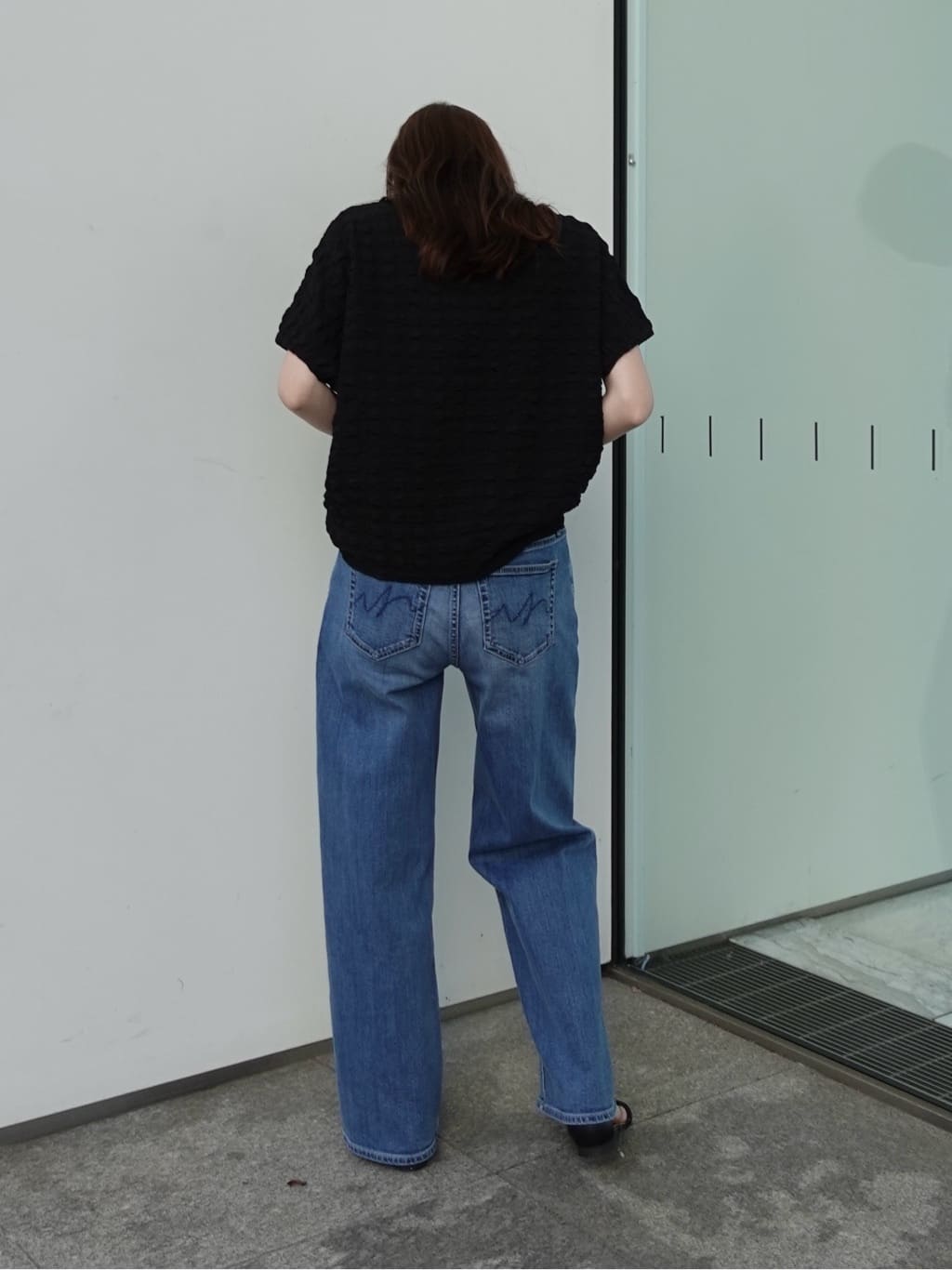 mitsukiさんの「INDIVI｜【褒められデニム】ワイドストレート デニムパンツ」を使ったコーディネート