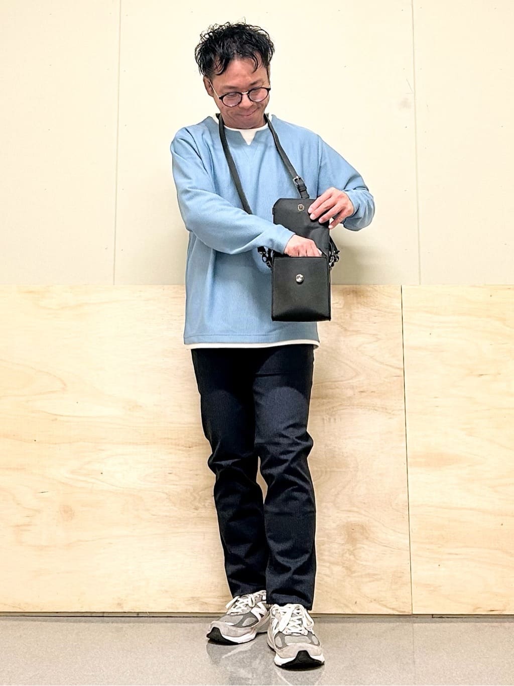 KENJI Iさんの「THE SHOP TK｜【オールシーズン穿ける！】7DAYSストレッチへリンボンパンツ　ON&hArr;OFF兼用」を使ったコーディネート