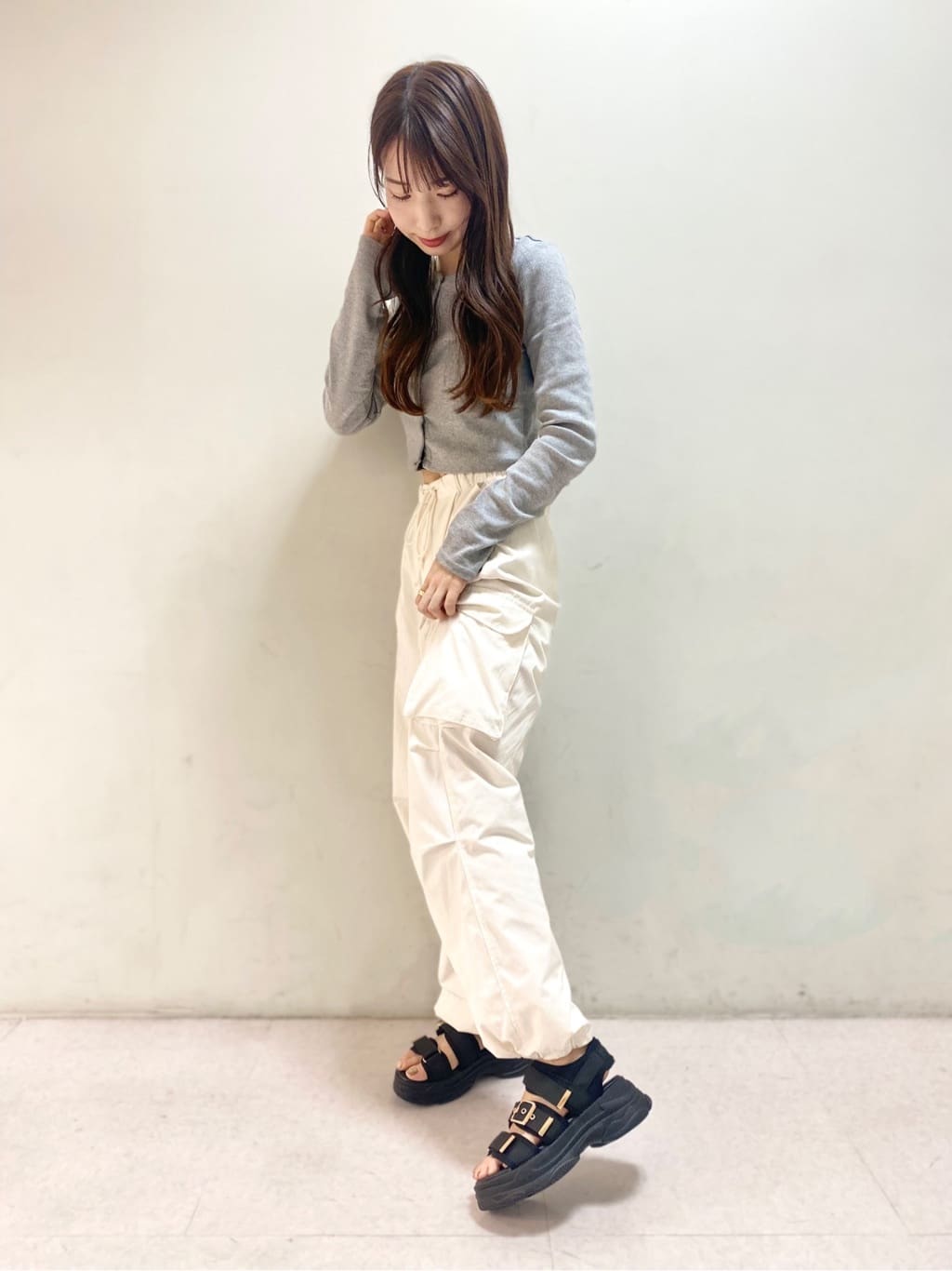 sakiさんの「ESPERANZA｜軽量厚底ソール ゴールドベルトスポーツサンダル」を使ったコーディネート