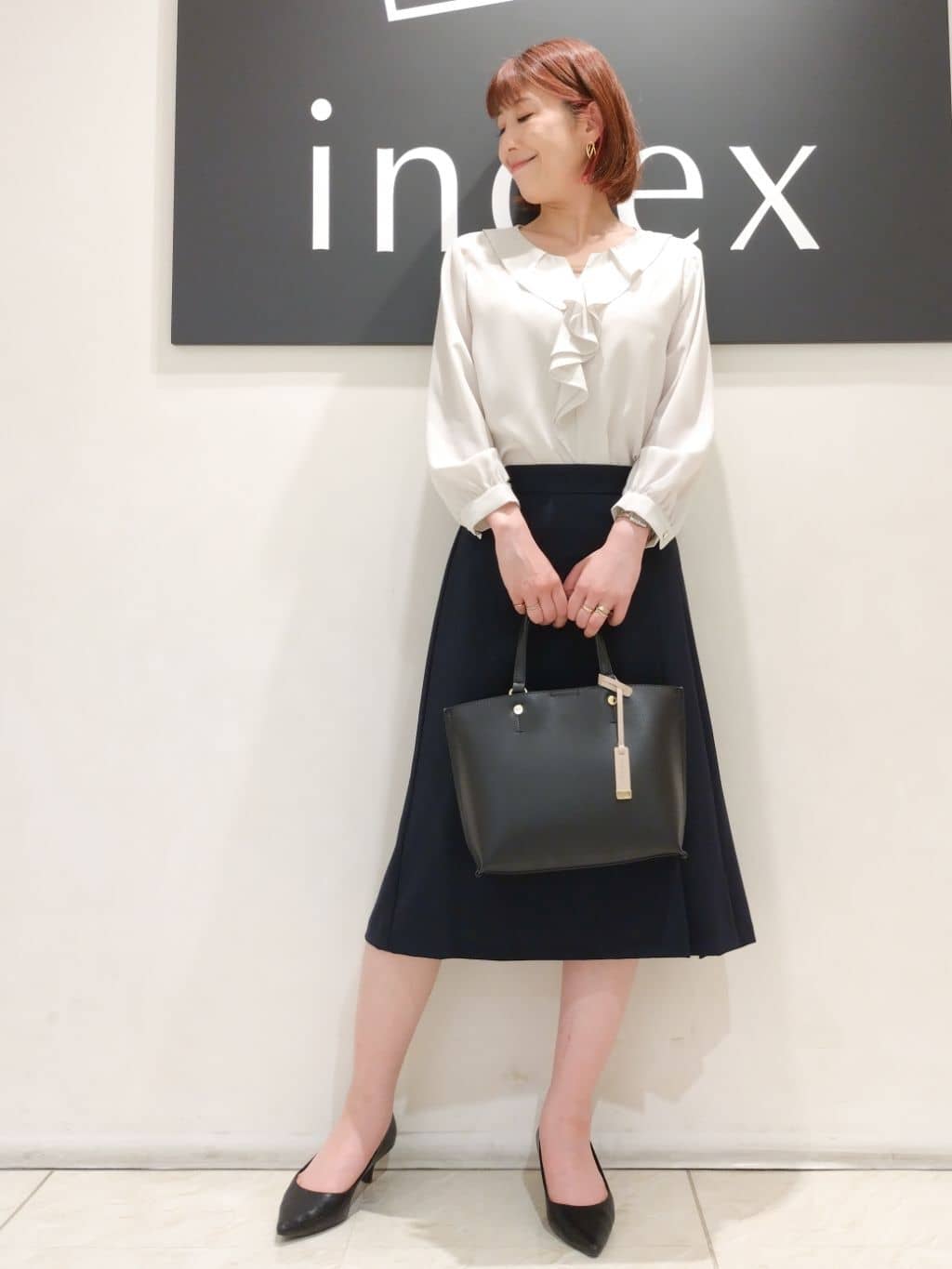 n.さんの「index｜◆フリルバーデザインブラウス【洗濯機洗い可／イージーアイロン／防シワ】」を使ったコーディネート