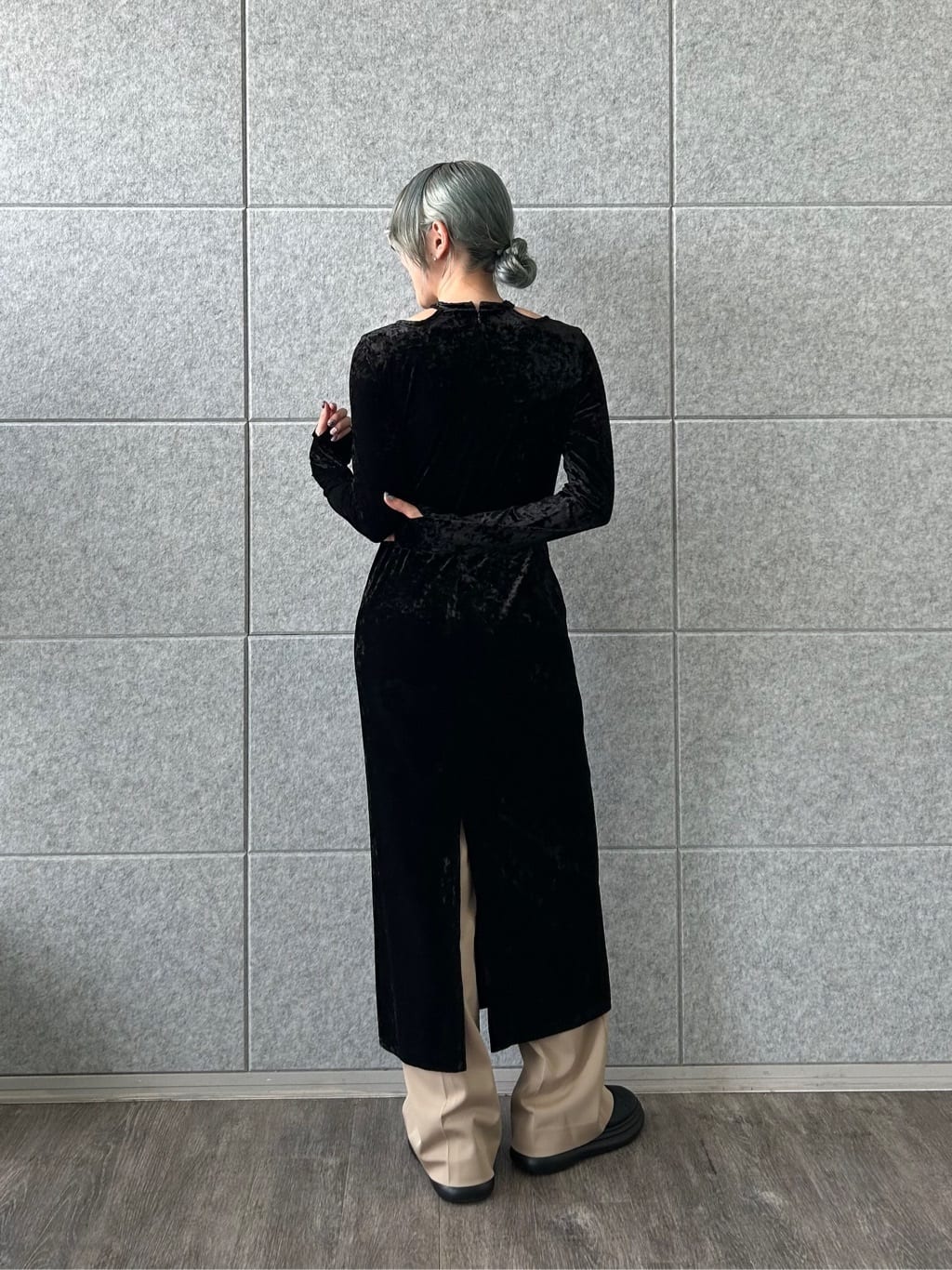 honoka Aさんの「CODE A｜【Re】neck point velour dress」を使ったコーディネート