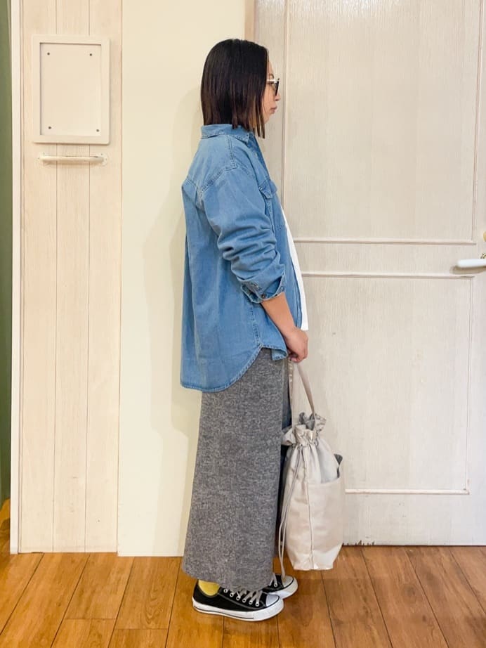 kumaさんの「SHOO･LA･RUE｜◆【洗える/S-LL】大人のこなれコーデに やわらかデニムシャツ」を使ったコーディネート
