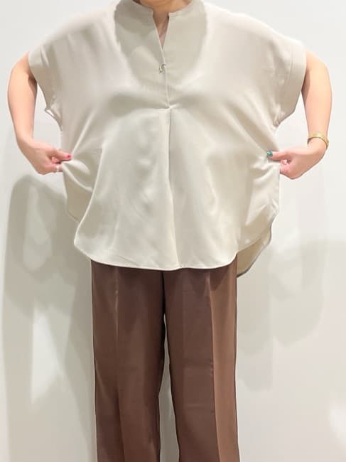 chiakiさんの「OPAQUE.CLIP｜《7色展開／SS-LLサイズ》ストレッチスキッパーブラウス／セットアップ対応【洗濯機洗い可／防シワ】」を使ったコーディネート
