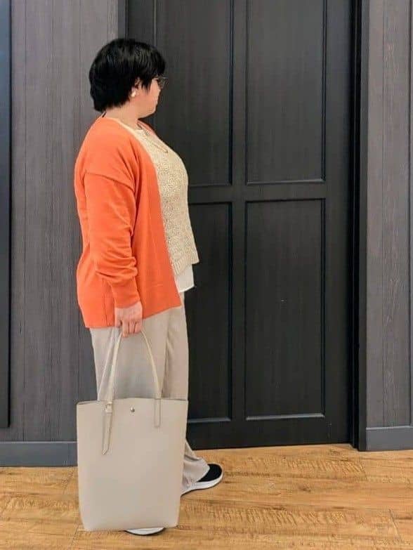 エリオットさんの「SHOO･LA･RUE｜◆【洗える/ひんやり/UV】お尻が隠れるトッパーカーディガン」を使ったコーディネート