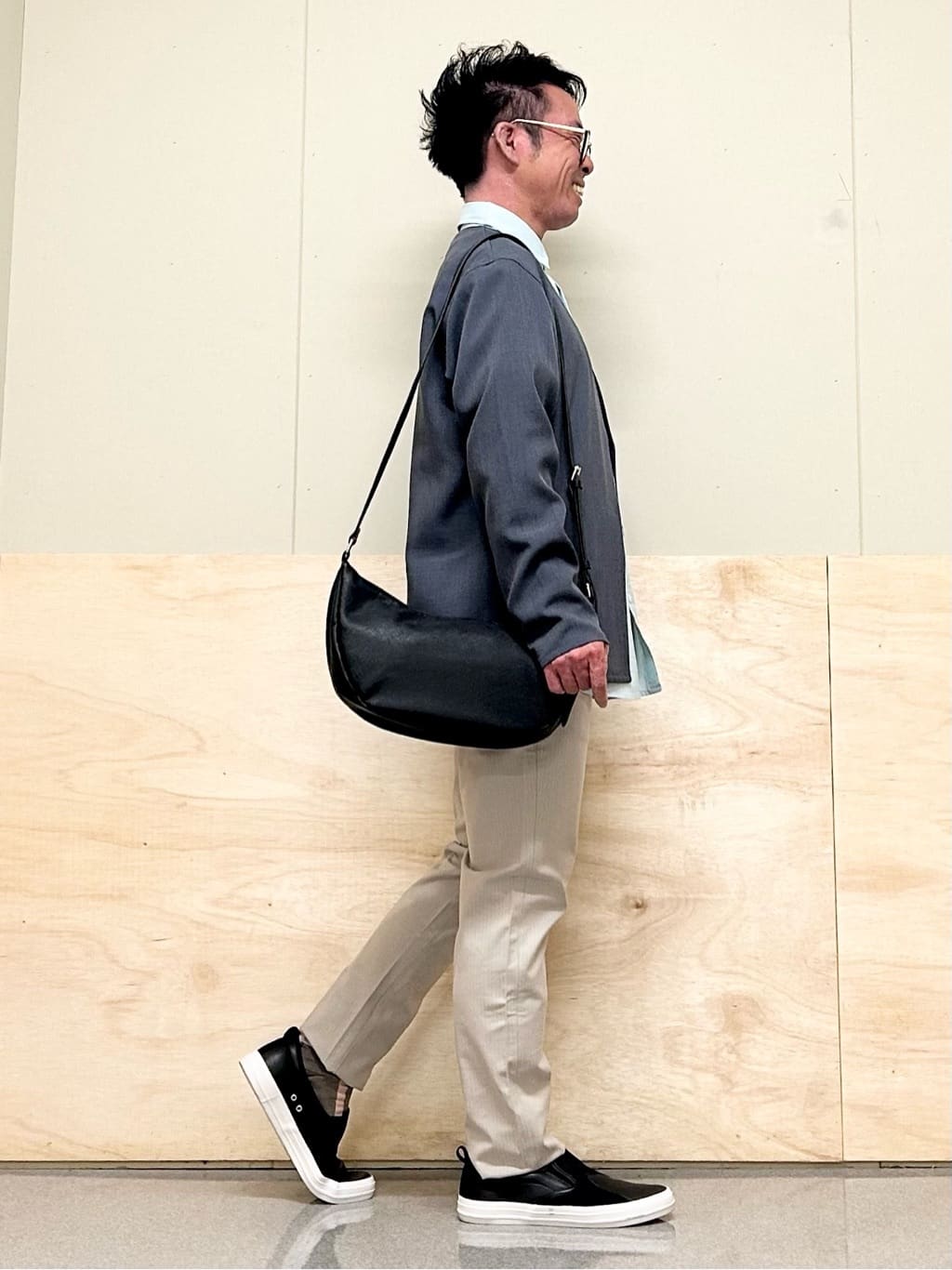 KENJI Iさんの「THE SHOP TK｜【オールシーズン穿ける！】7DAYSストレッチへリンボンパンツ　ON&hArr;OFF兼用」を使ったコーディネート