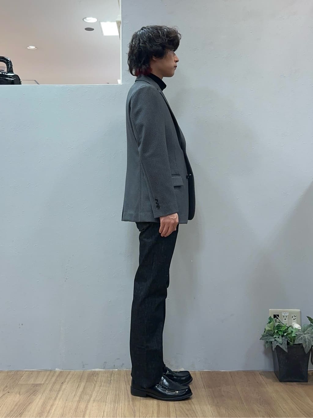 Uさんの「TAKEO KIKUCHI｜【モンスターストレッチ】日本製 ワンウォッシュ デニムパンツ」を使ったコーディネート