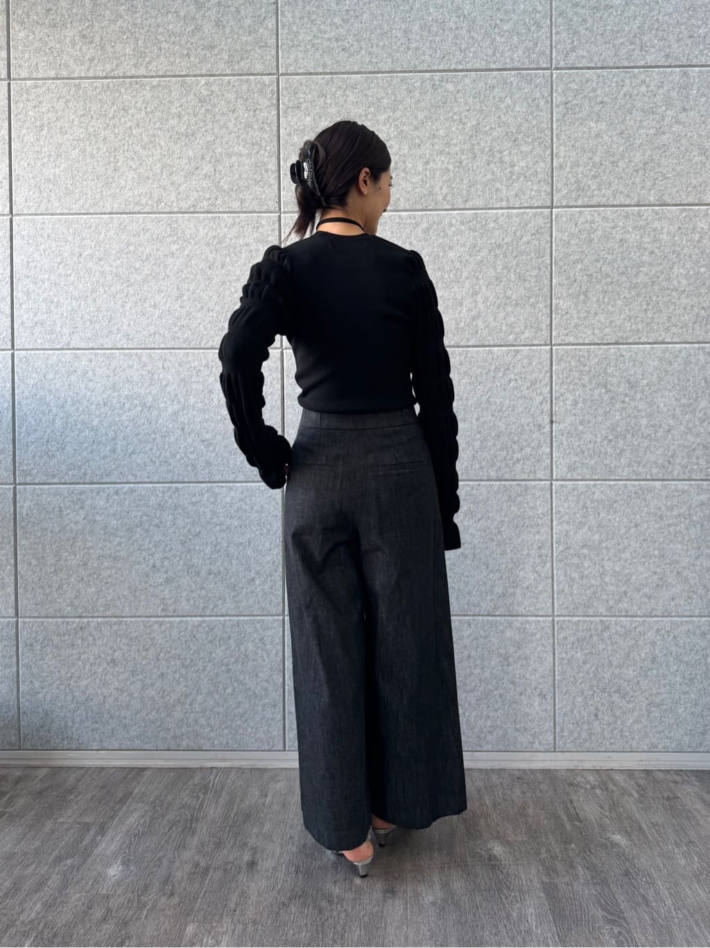 uchi__yamaさんの「CODE A｜gathered sleeves knit」を使ったコーディネート