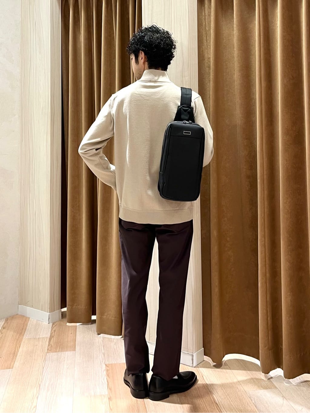 URAさんの「TAKEO KIKUCHI｜【Made in JAPAN】播州織 ストレッチ パンツ」を使ったコーディネート