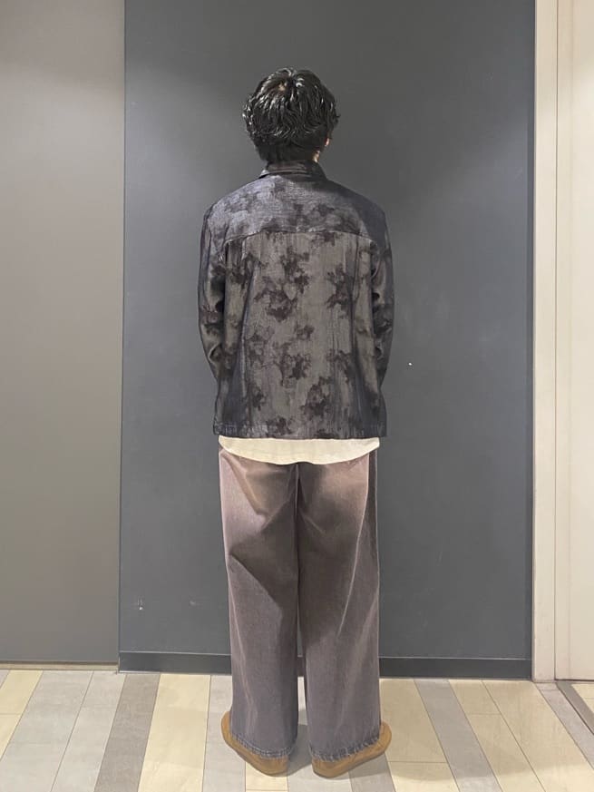 石井友也さんの「tk.TAKEO KIKUCHI｜◆シャンブレーシャツアウター」を使ったコーディネート