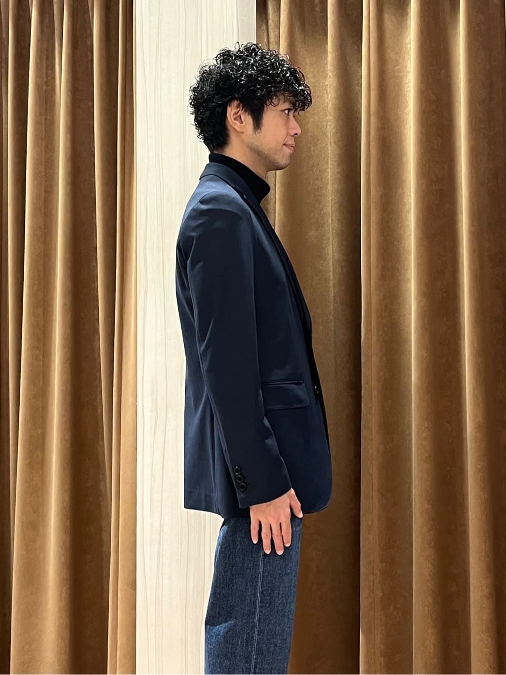 URAさんの「TAKEO KIKUCHI｜【モンスターストレッチ】日本製 ウォッシュド デニムパンツ」を使ったコーディネート
