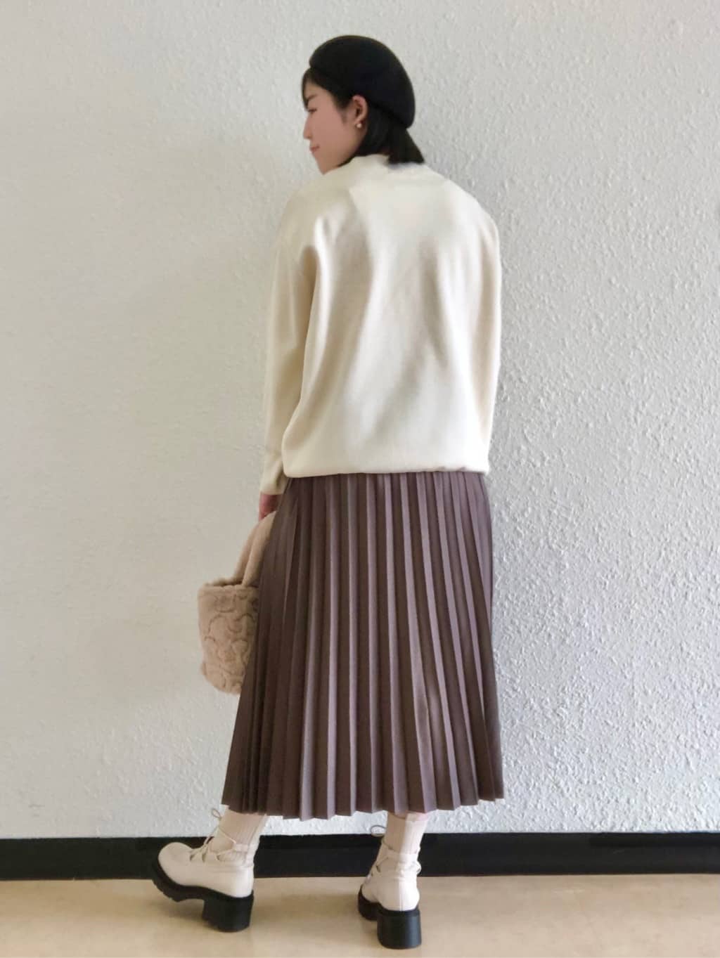 Tsuruさんの「SHOO･LA･RUE｜◆【洗える/体型カバー】絶妙なネックラインにこだわった コクーンニット」を使ったコーディネート