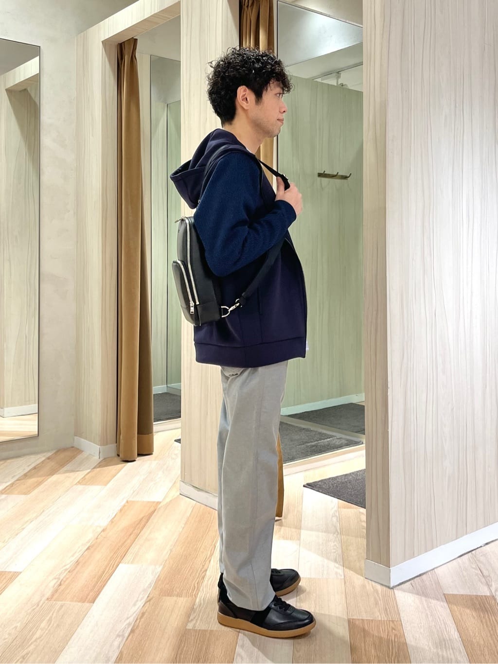 URAさんの「TAKEO KIKUCHI｜【Made in JAPAN】播州織 ストレッチ パンツ」を使ったコーディネート