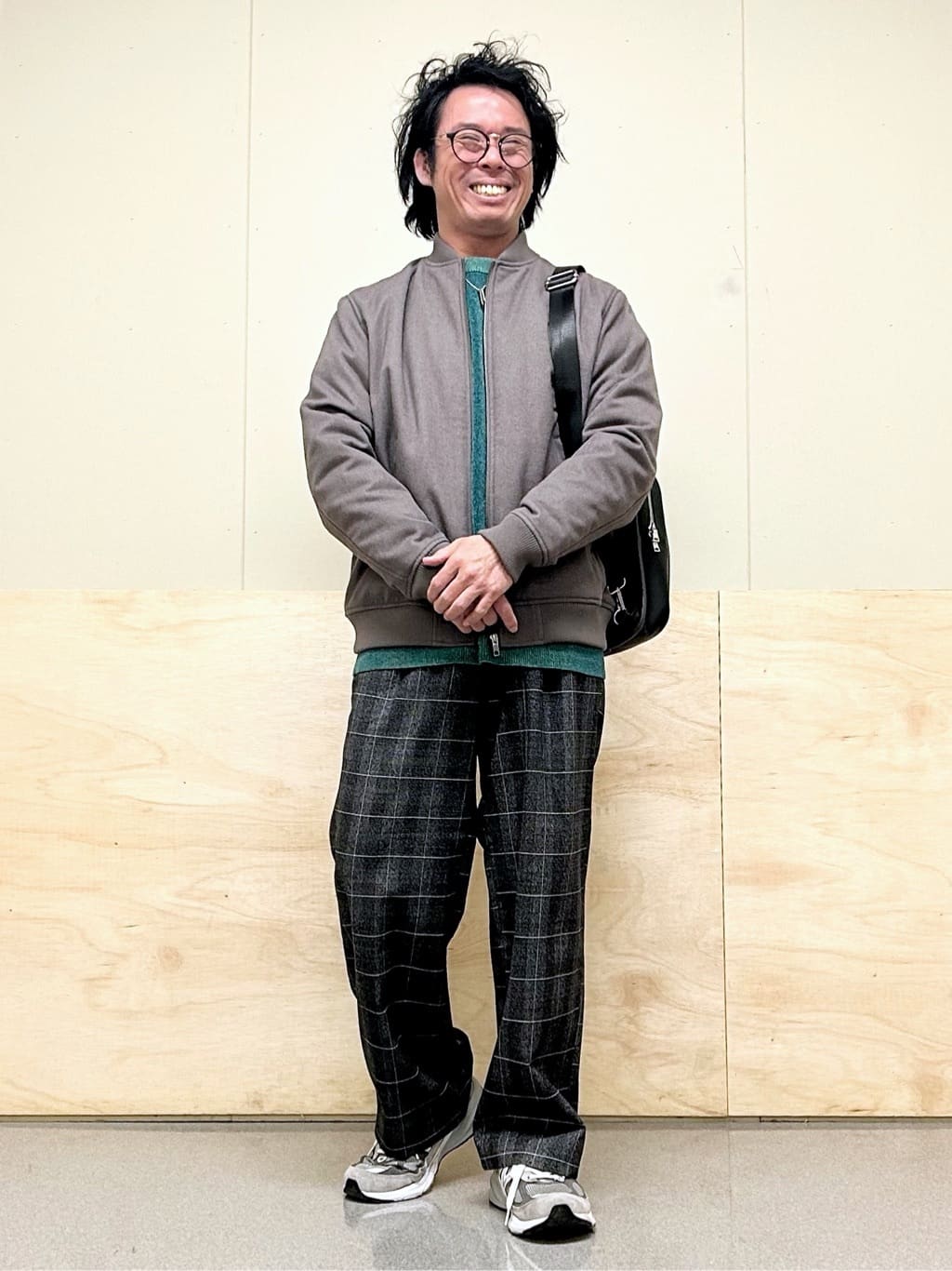 KENJI Iさんの「THE SHOP TK｜サフィアーノ切替えボディバック」を使ったコーディネート