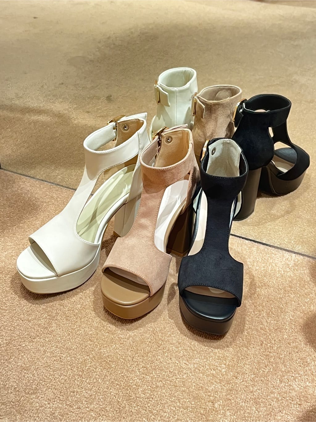 このかさんの「ESPERANZA｜Tストラップスクエアサンダル 24SS」を使ったコーディネート