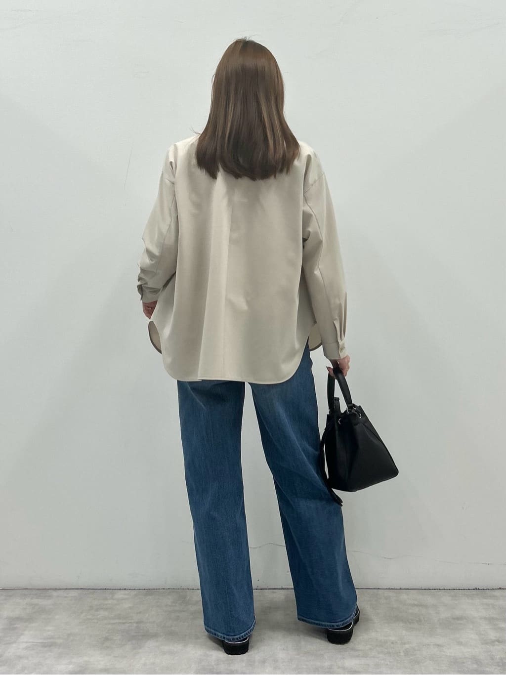 mitsukiさんの「INDIVI｜【褒められデニム】ワイドストレート デニムパンツ」を使ったコーディネート