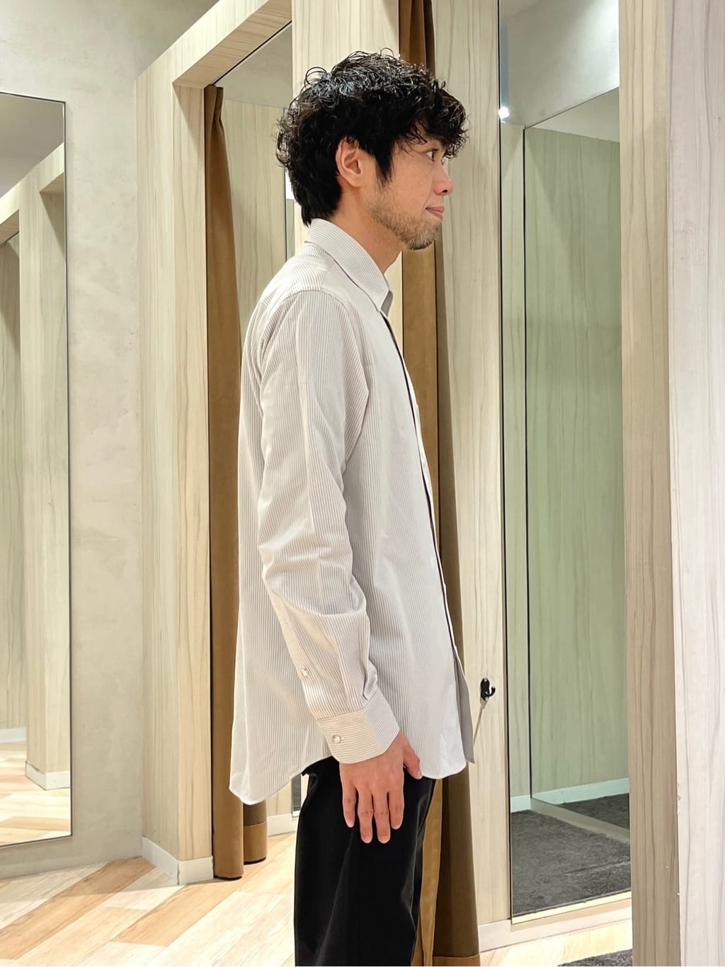 URAさんの「TAKEO KIKUCHI｜【Made in JAPAN】播州織 ストレッチ パンツ」を使ったコーディネート