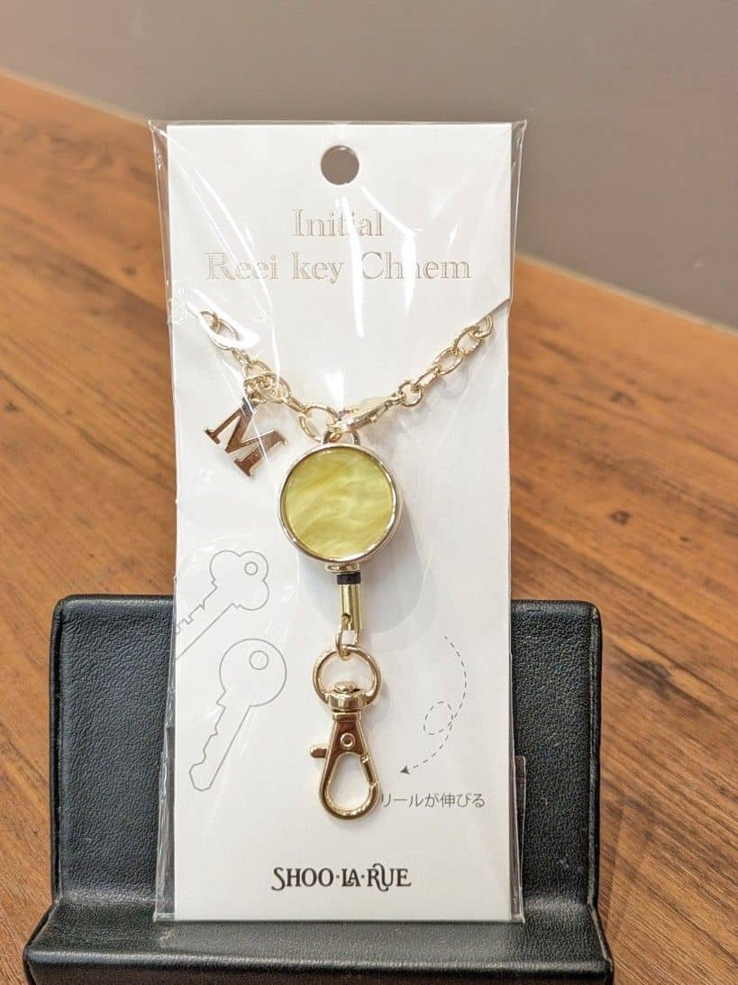 ユ（yu）さんの「SHOO･LA･RUE｜◆【イニシャル】キーホルダー」を使ったコーディネート