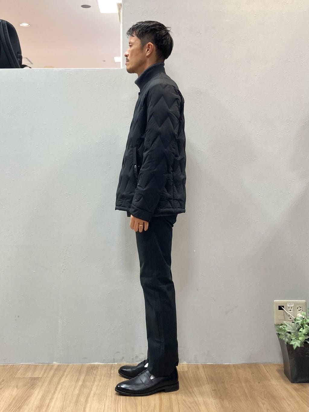 シュンさんの「TAKEO KIKUCHI｜【Made in JAPAN】播州織 ストレッチ パンツ」を使ったコーディネート