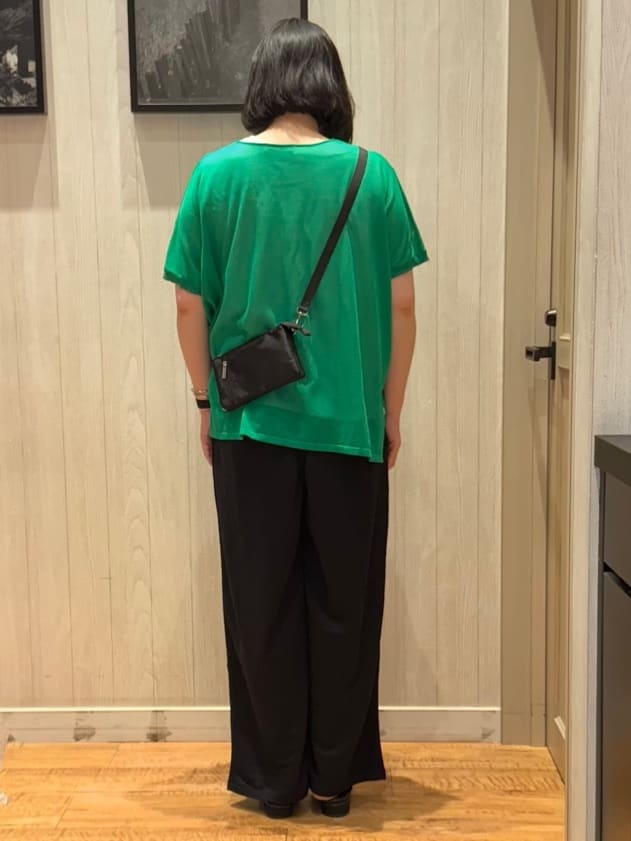 Tomoさんの「SHOO･LA･RUE｜◆【2点セット】インせず着られるシアーニット＋タンクトップ」を使ったコーディネート