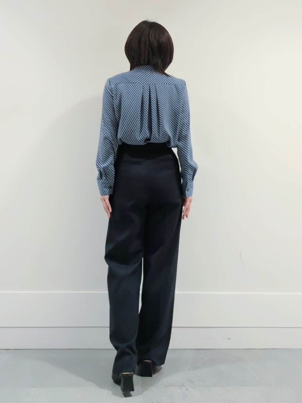 ミズタさんの「UNTITLED｜【洗える通勤スーツ】レジェールギャバ ストレッチワイドパンツ」を使ったコーディネート
