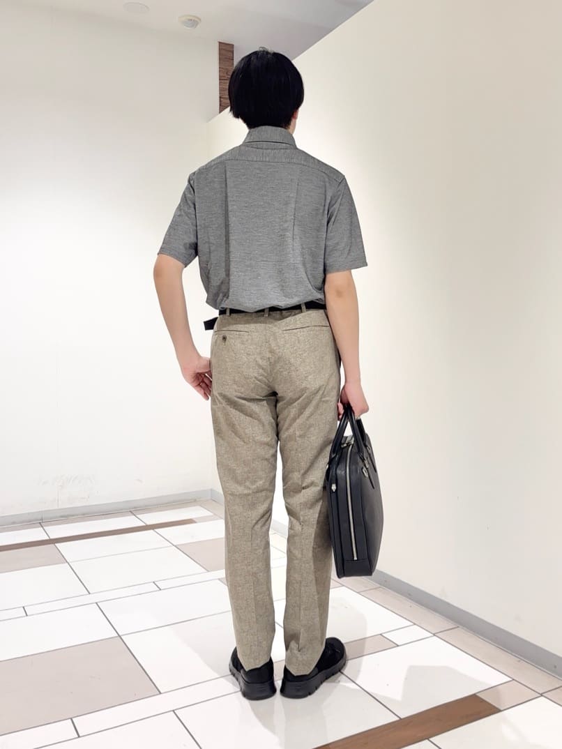 及川さんの「TAKEO KIKUCHI｜【抗菌防臭】COOL DOTS（R）ドビープリント パンツ」を使ったコーディネート