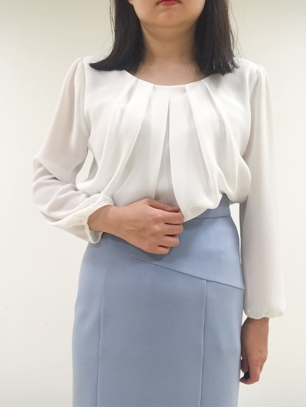yukinaさんの「COUP DE CHANCE｜【洗える／日本製／通勤】タックブラウス」を使ったコーディネート