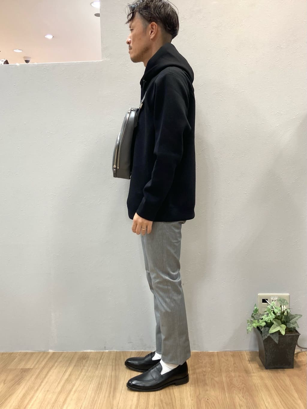 シュンさんの「TAKEO KIKUCHI｜【Sサイズ～】エアダン プルオーバー パーカ」を使ったコーディネート