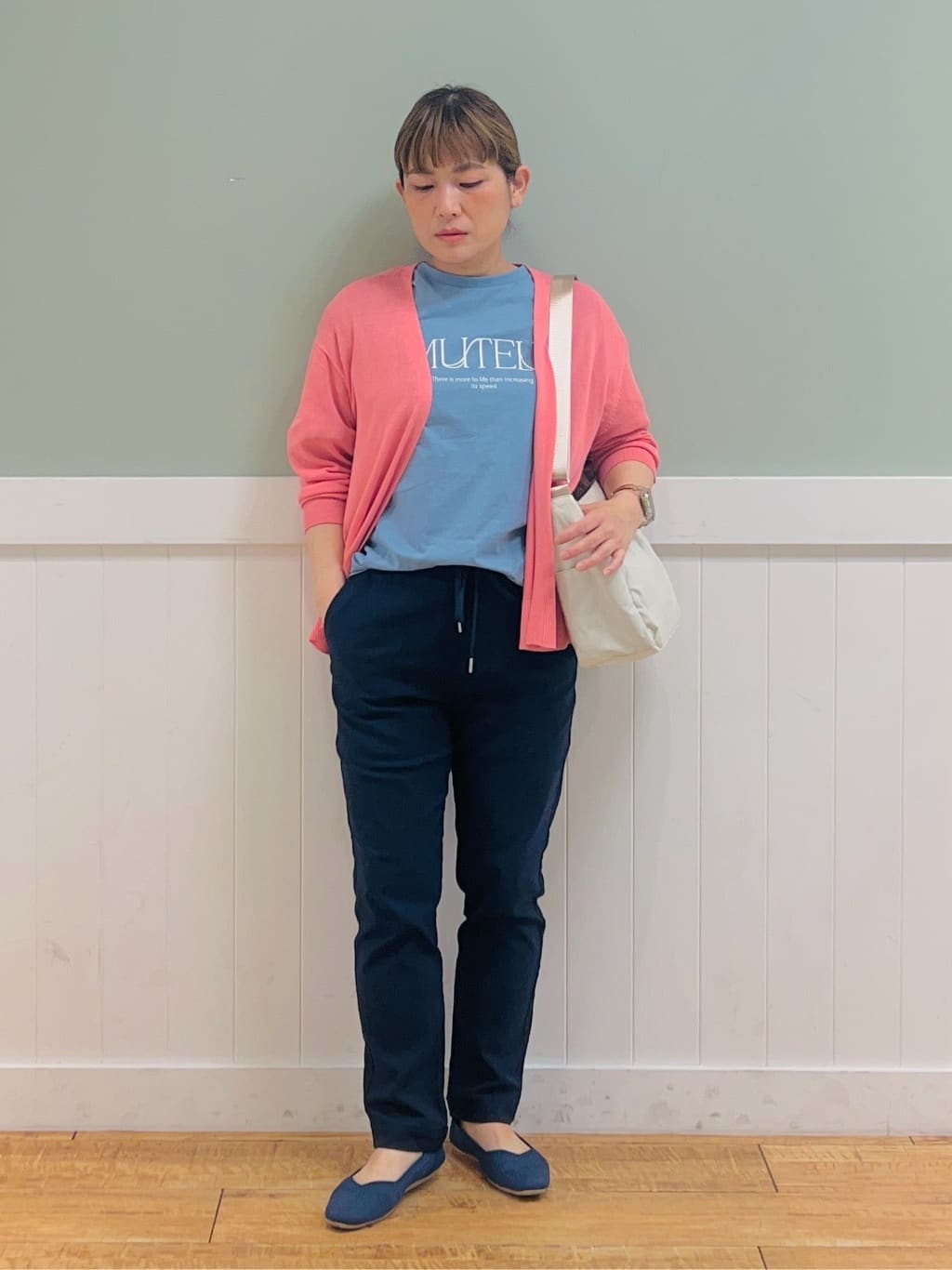 タナさんの「SHOO･LA･RUE｜【SS-3L/無理せずスリム】 ぐんぐん伸びる イージーテーパードパンツ」を使ったコーディネート