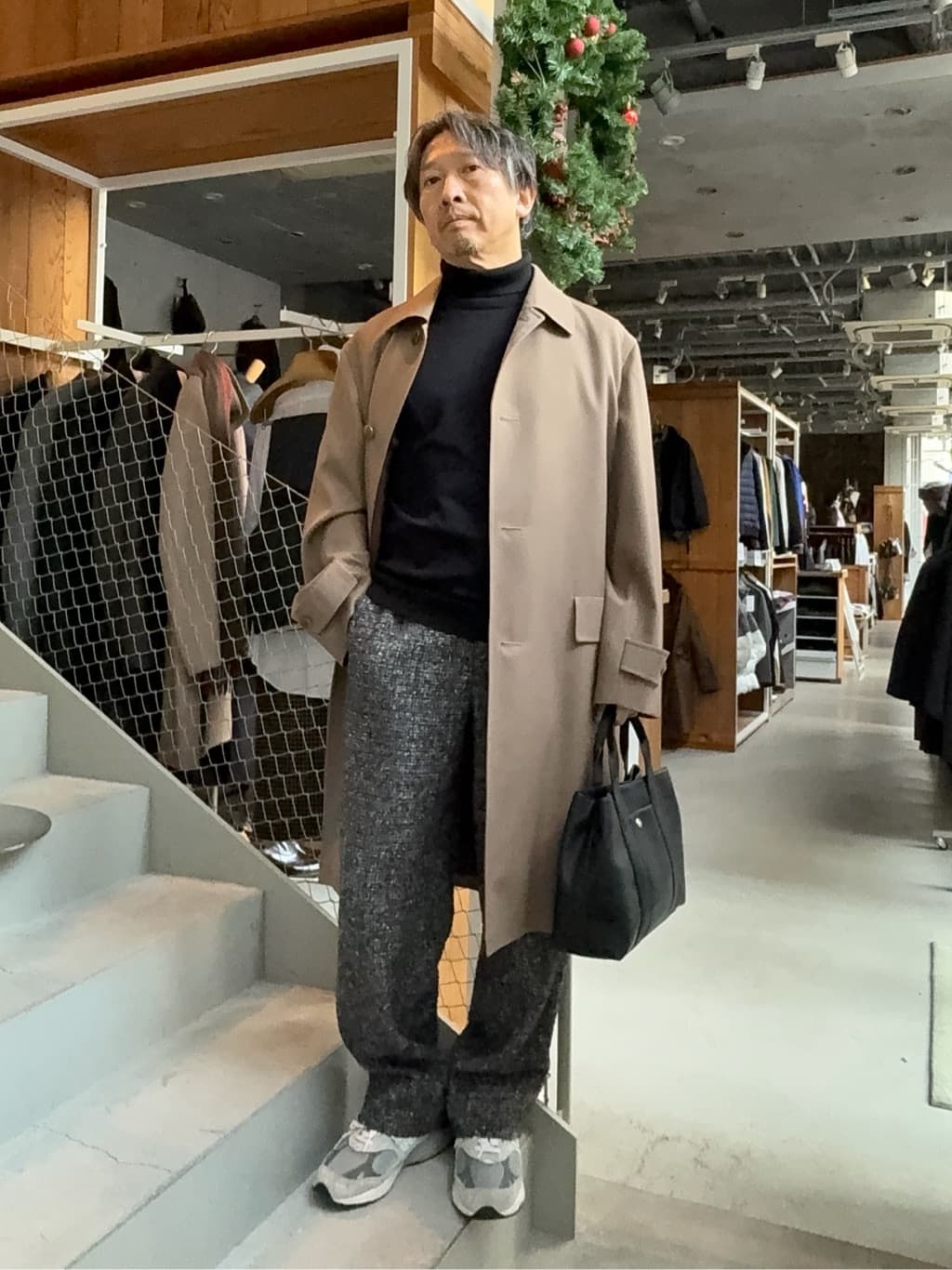 デザイナーTAKEman さんの「TAKEO KIKUCHI｜◆【便利なサイズ感】ドライビング　トートバッグ」を使ったコーディネート