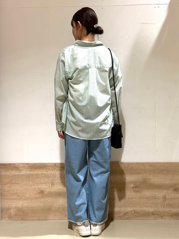 花さんの「SHOO･LA･RUE｜◆【洗える/S-LL/UV/吸水速乾】洗濯後しわになりにくいリネンブレンドシャツ」を使ったコーディネート