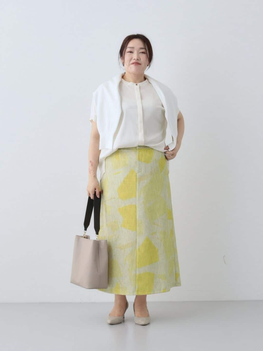 kaoさんの「INDIVI｜◆【洗える／SETUP可能/UVケア/接触冷感/日本製】バンドカラー半袖ブラウス」を使ったコーディネート