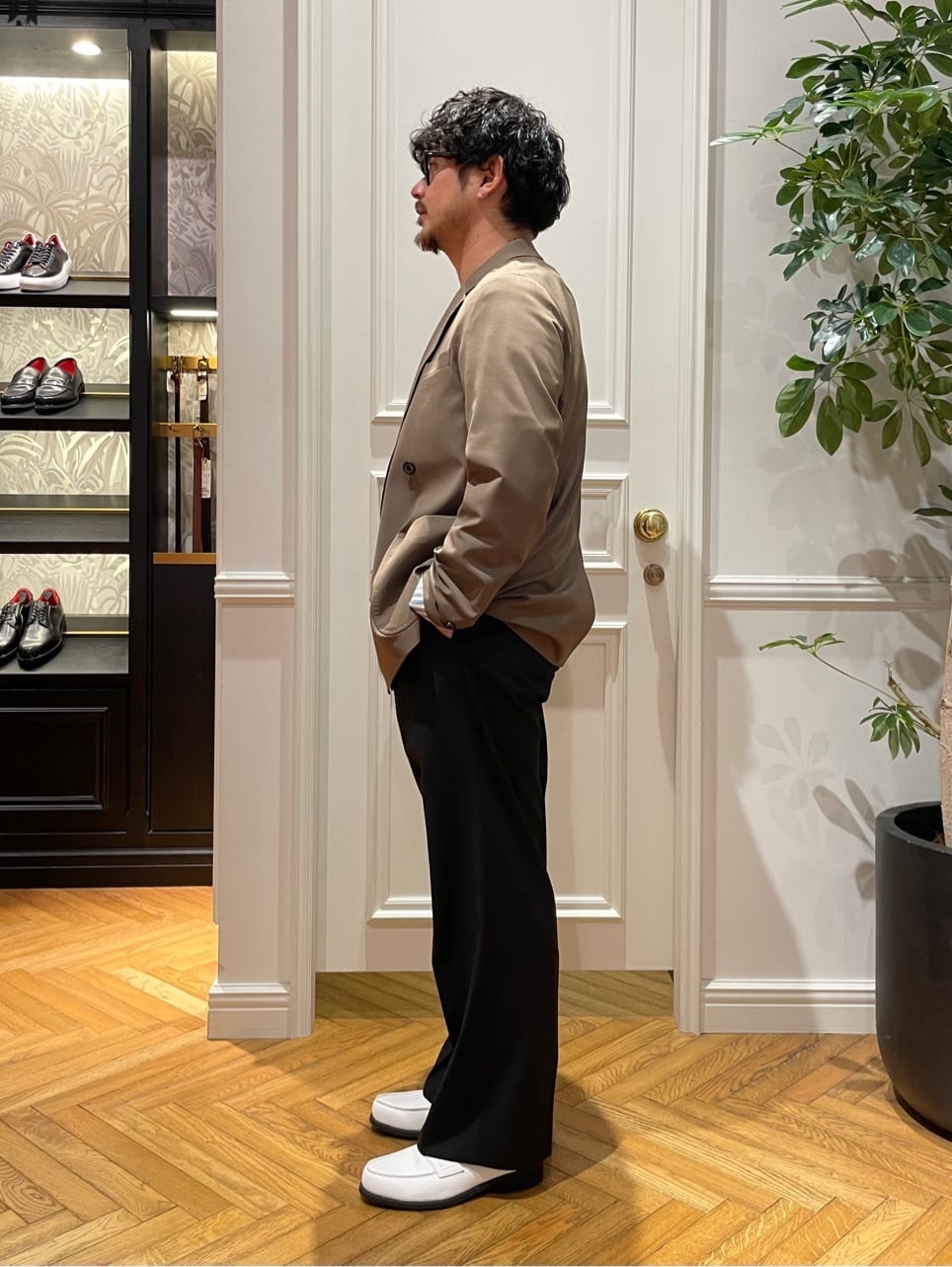 鶴田大士さんの「DRESSTERIOR｜【撥水加工/Safari5月号掲載】ローファー」を使ったコーディネート
