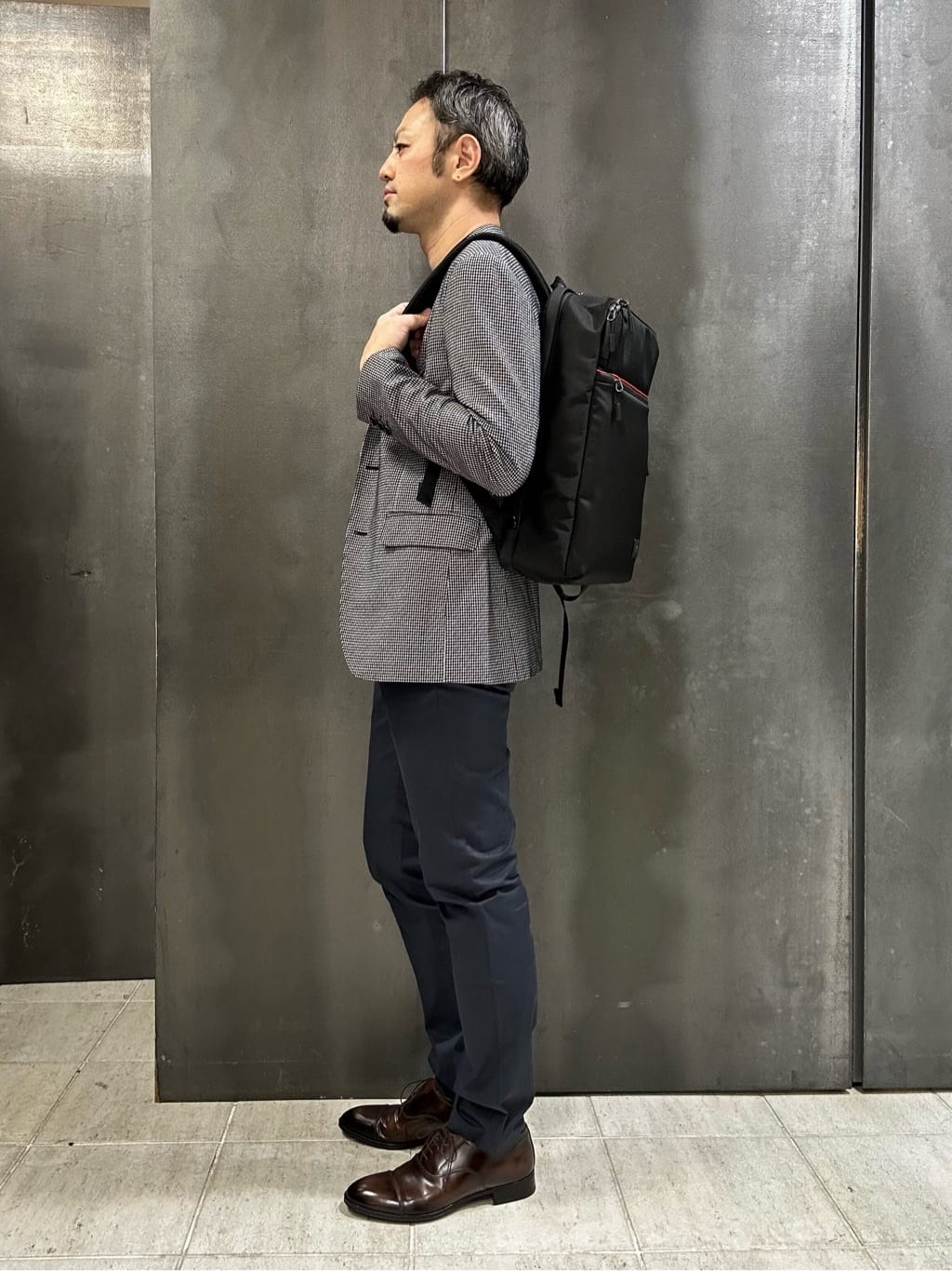 coheyさんの「TAKEO KIKUCHI｜【全7サイズ&times;8色展開！】トップマルチヘリンボン パンツ」を使ったコーディネート