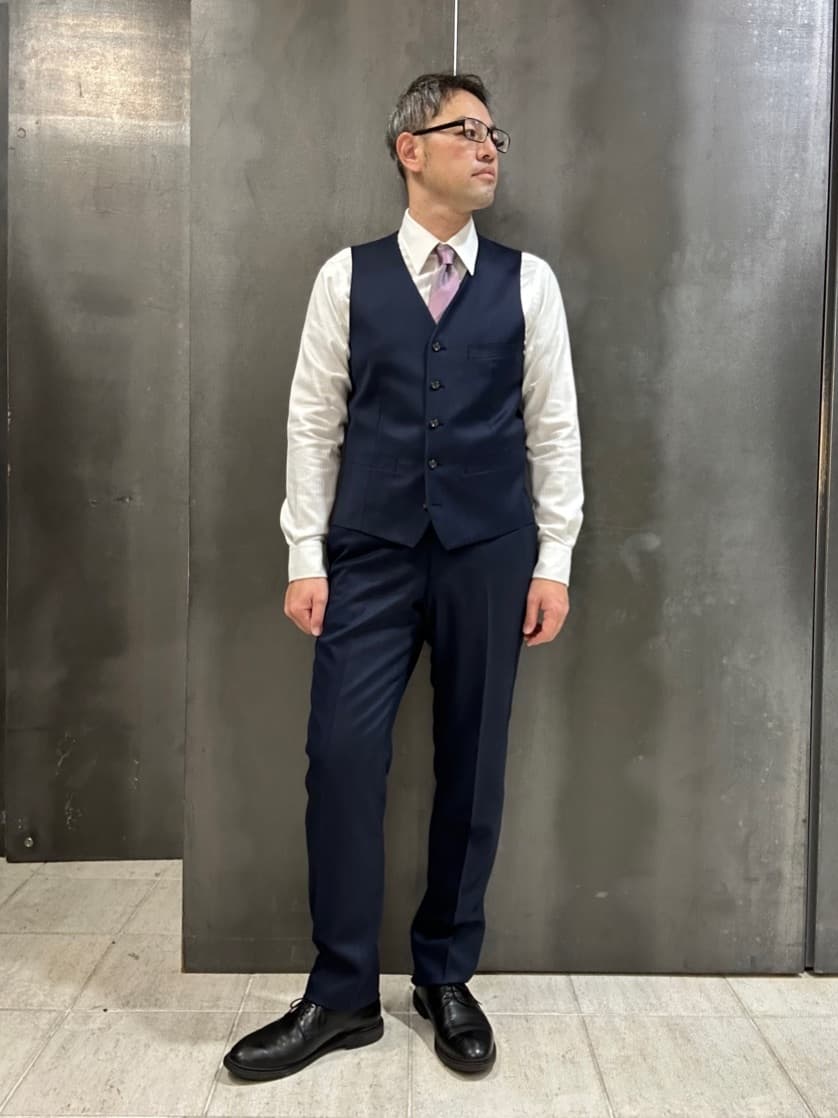 coheyさんの「TAKEO KIKUCHI｜【Three by Three】シャイニーシャークピンヘッド スーツ/3ピース対応可」を使ったコーディネート
